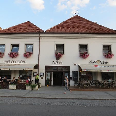 Hotel Cesky Dvur Beroun  Exterior foto