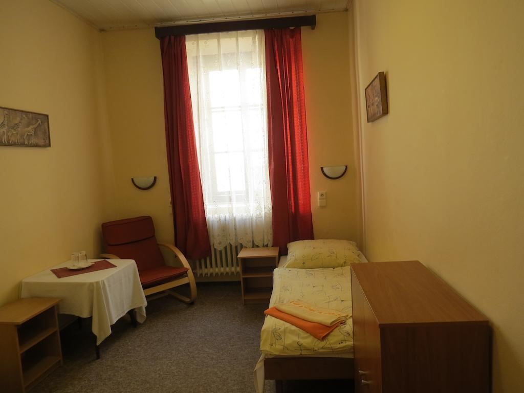 Hotel Cesky Dvur Beroun  Habitación foto