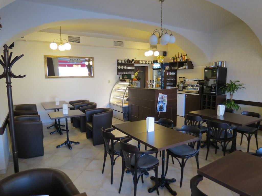 Hotel Cesky Dvur Beroun  Exterior foto