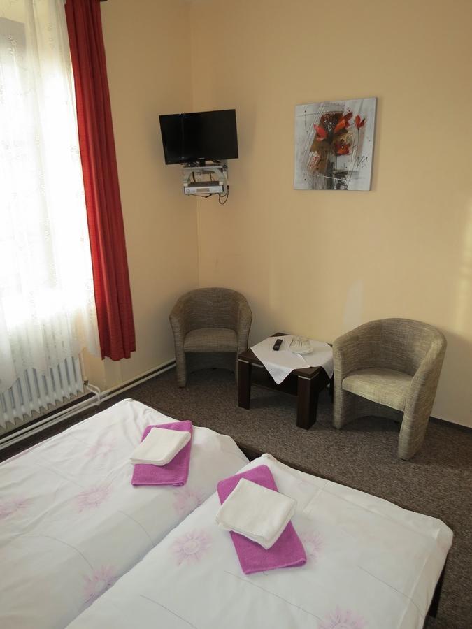 Hotel Cesky Dvur Beroun  Exterior foto